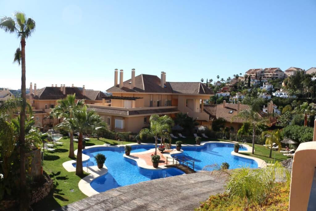 Lagenhet Med 4 Pooler, Gym, Restaurang & Spa Jatte Nara Puerto Banus & Golf Marbella Exterior photo